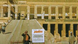 Tablica przed egipską świątynią rozwścieczyła ambasadę PRL