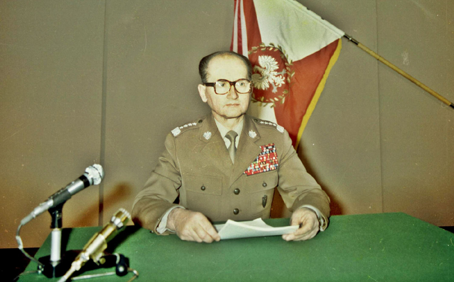 Wojciech Jaruzelski ogłasza wprowadzenie stanu wojennego
